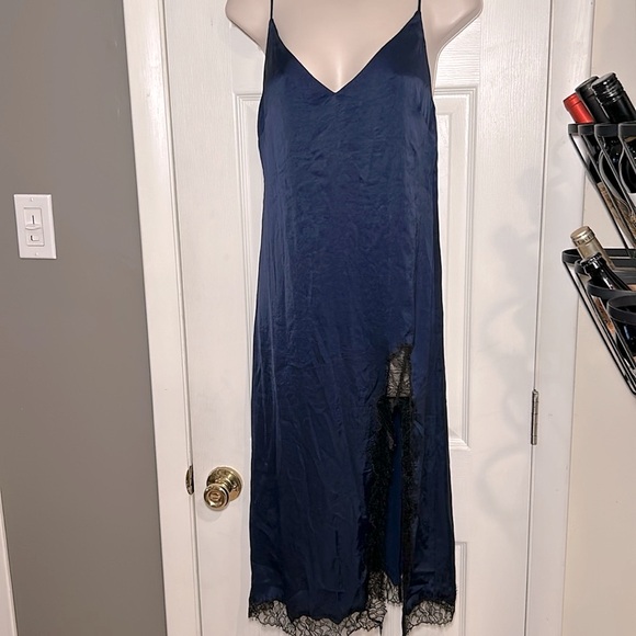 NWT Aritzia Navy Slip Dress with black lace - size XXS - Picture 7 of 8